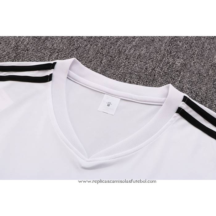 Fato de Treino
 Real Madrid 2022-2023 Manga Curta
 Branco
 y Purpura